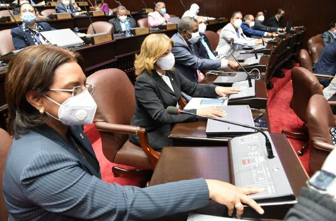 Diputados aprueban en primera lectura el 30 de las afp a trabajadores