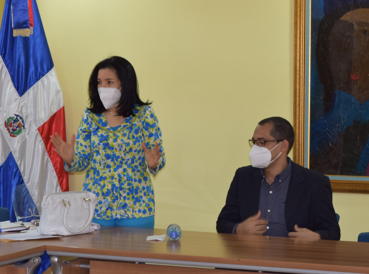Decana FCS junto al Dr. Nery Taveras