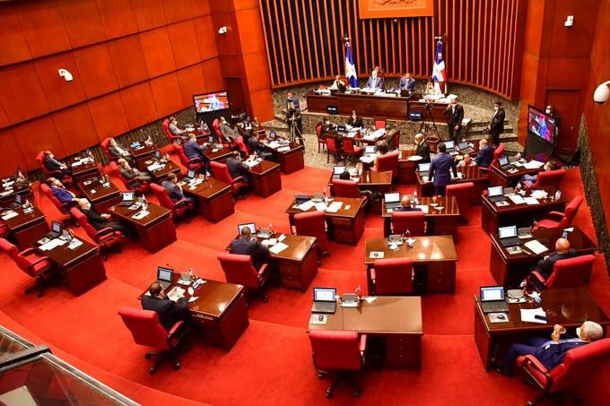 Senado aprueba compra adicional de vacunas contra covid 19