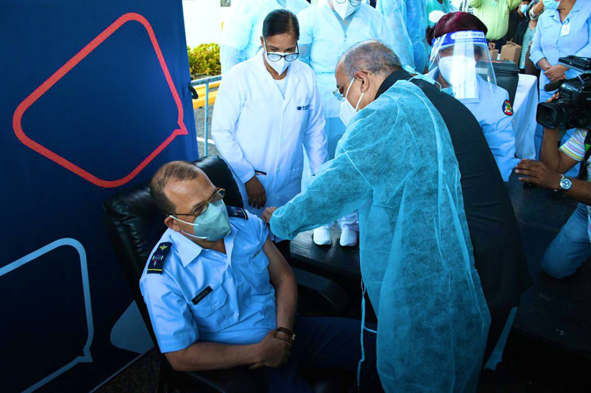 Primer vacunado contra el covid 19 en RD