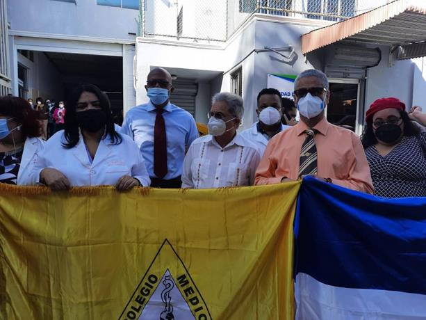 Colegio medico protesta por cancelaciones en el semma