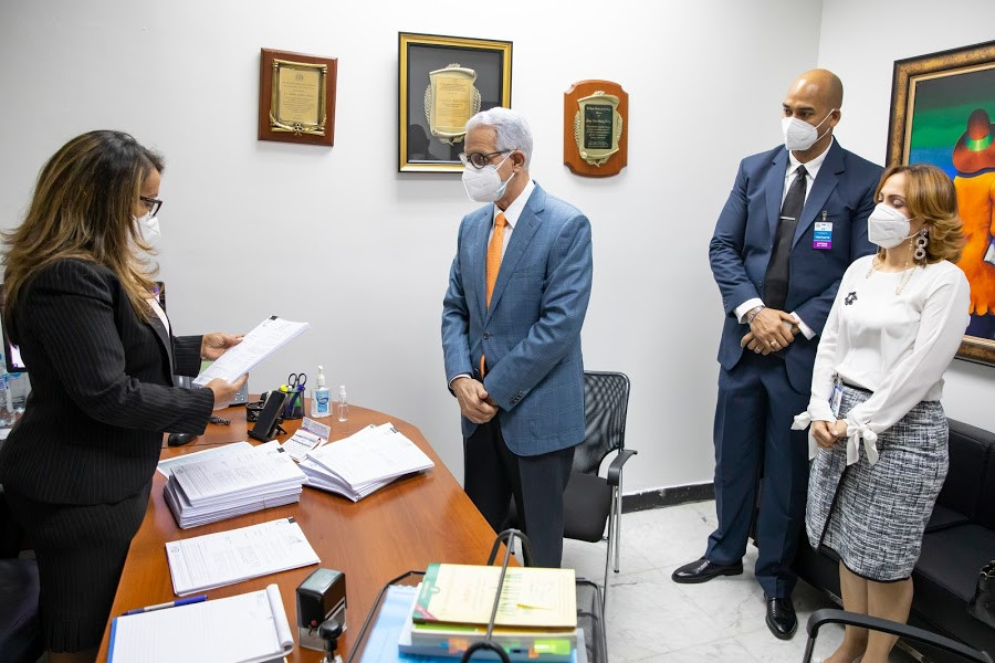 Depu00f3sito de documentos en Secretaru00eda (2)
