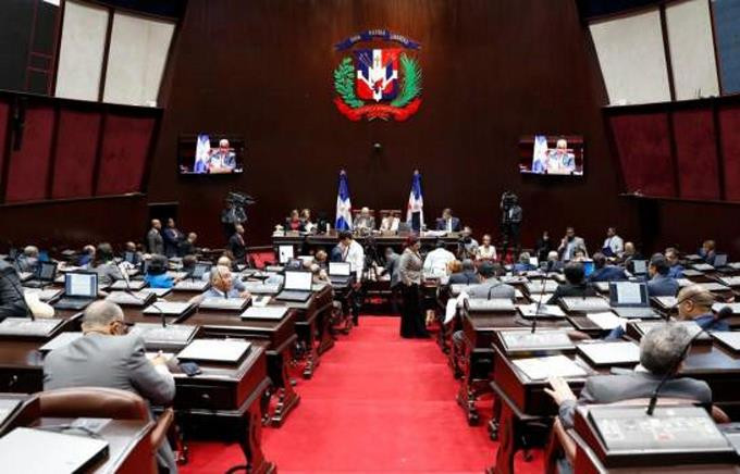 Camara de diputados aprueba proyecto de ley sobre pasantias de medicos graduados
