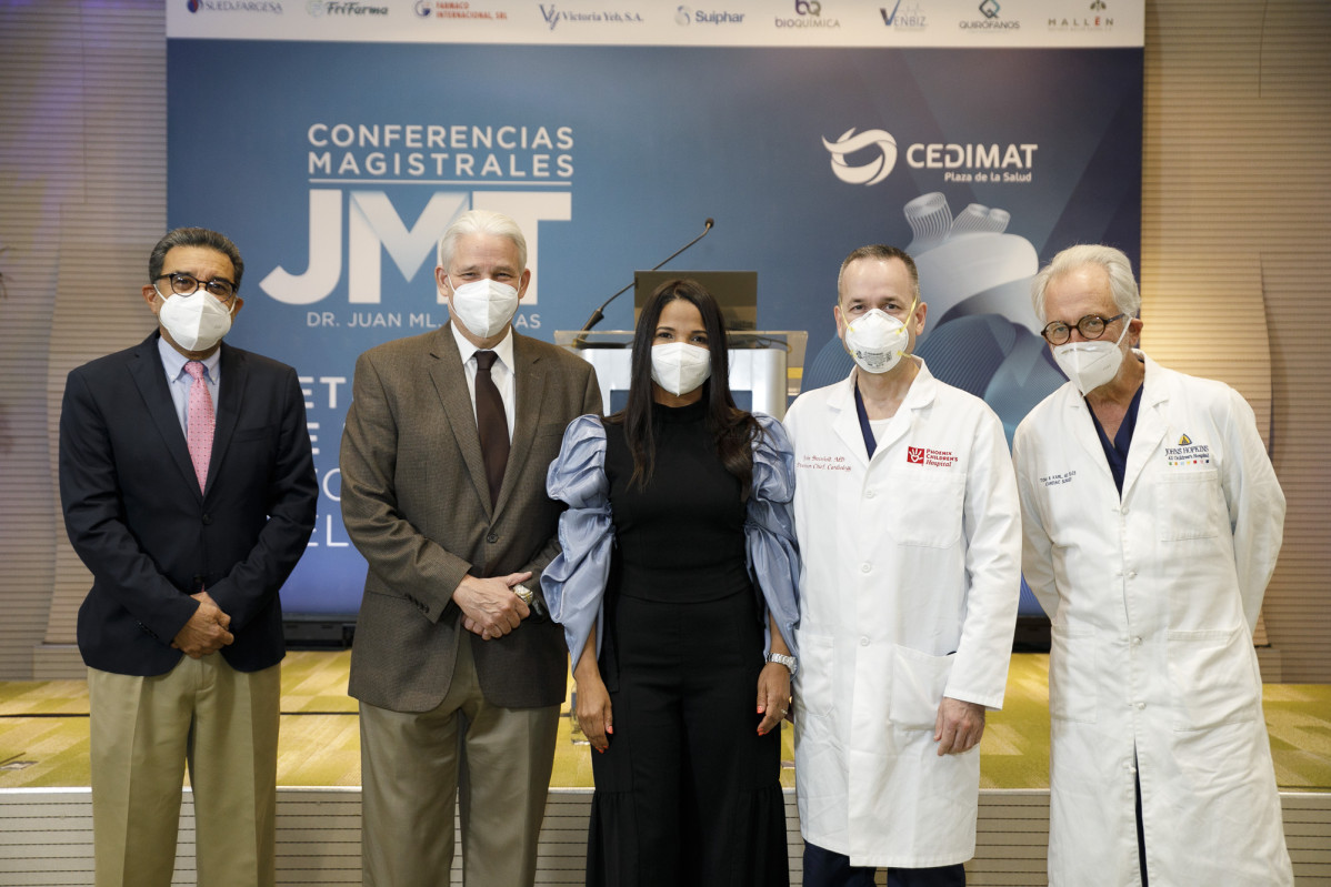 02 Doctores Cu00e9sar Herrera, Jorge Marte, Rebeca Pu00e9rez, John Breinholt y Tom Karl.