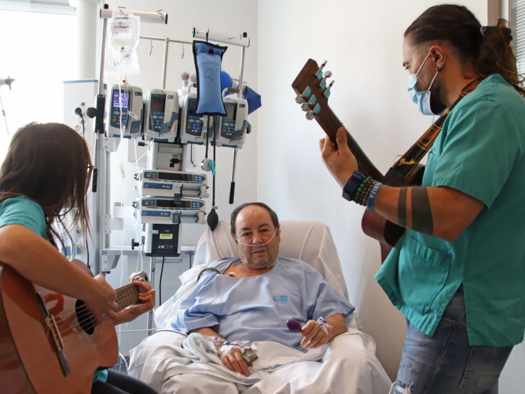 Estudio revela que la música puede calmar la angustia de las personas con demencia