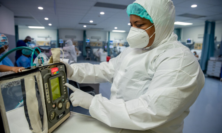 EE.UU. otorga a Moderna casi 600 millones de dólares para vacunas contra la gripe aviar