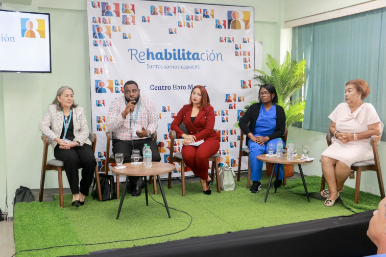 Rehabilitación de Hato Mayor ofreció un panel de expertos sobre las estrategias para la atención doméstica de pacientes con discapacidad