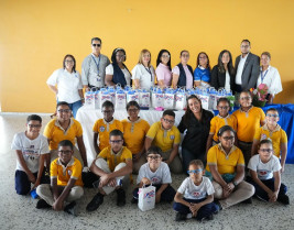 Estudiantes con afecciones visuales mejoran su aprendizaje gracias a la entrega gratuita de lentes del INABIE