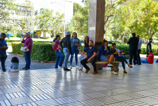 Ambiente tenso durante examen de residencias médicas en la UASD