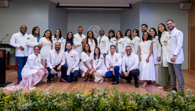 Hospital Plaza de la Salud celebra 21.º acto de finalización de médicos residentes