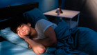 Neurólogos advierten sobre un peligroso hábito antes de dormir