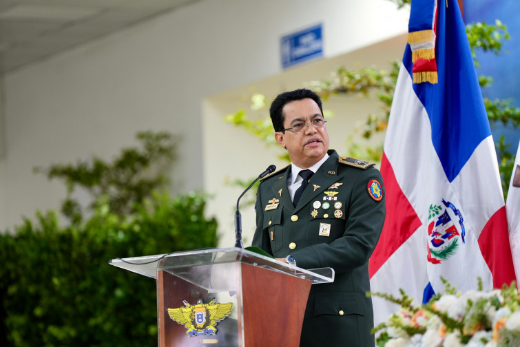 Ministerio de Defensa gradúa 192 nuevos médicos especialistas en hospitales militares universitarios