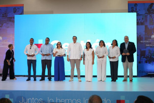 Víctor Atallah presenta iniciativa para reconocer los avances del Ministerio de Salud y su equipo humano
