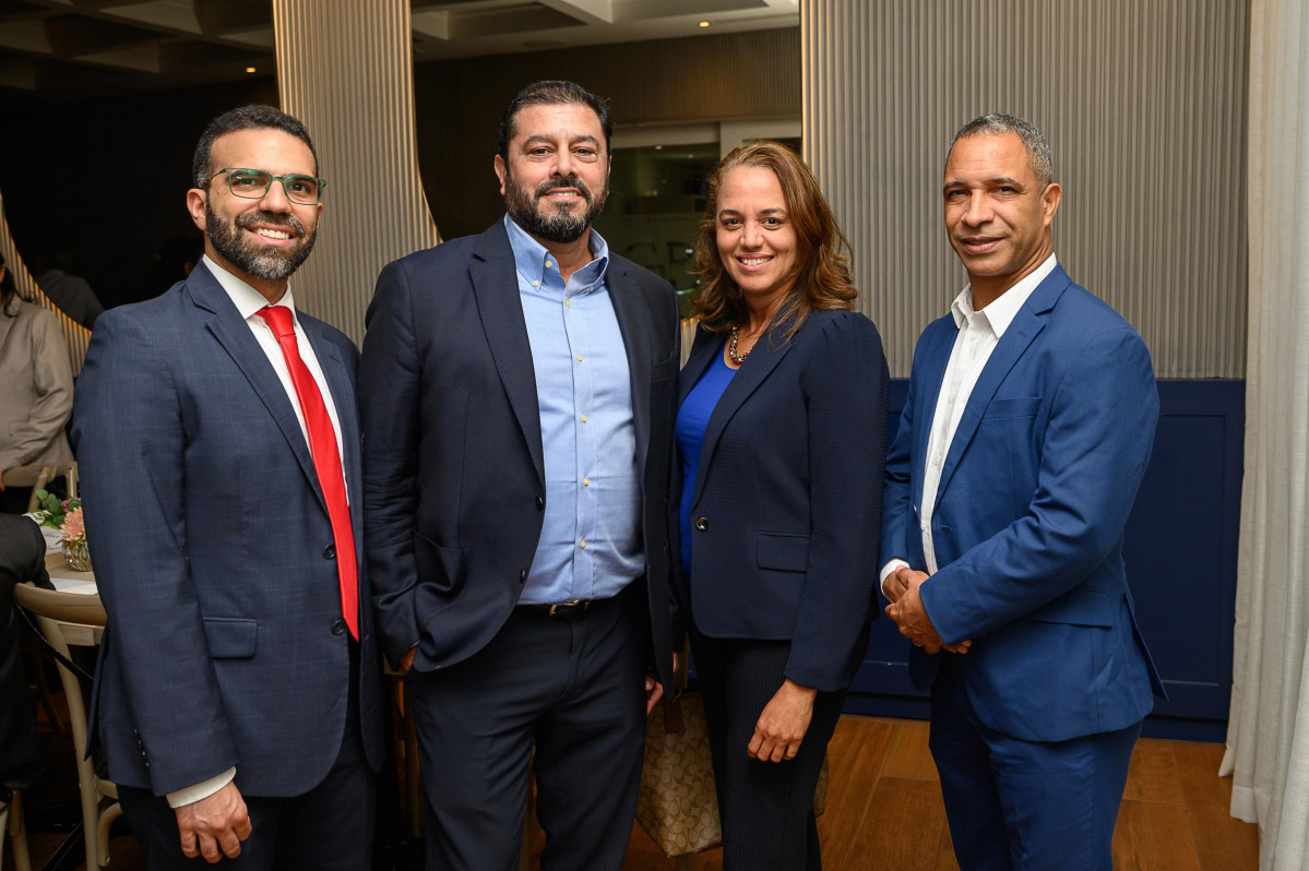 Reynie Reinoso, Fernando Vidal, Maribel Almonte y Luis Feliz.