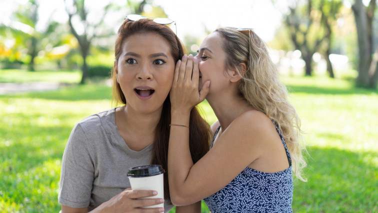 ¿Por qué nos fascina el chisme?: los orígenes de este controvertido comportamiento