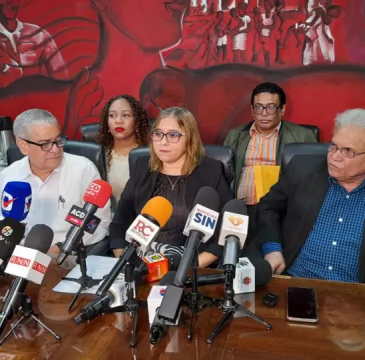 Zamora guarda silencio por las víctimas del atentado de Barcelona 