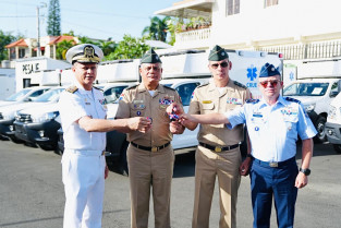 Primera entrega de ambulancias ensambladas por la Industria Militar Dominicana