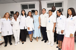 SNS reconoce labor de médicos, destaca avances alcanzados en su beneficio