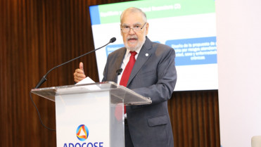 Miguel Ceara Hatton destaca logros y desafíos en el Seguro Familiar de Salud y en el de Riesgos Laborales