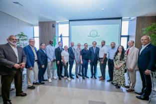 Delegación del Senado de Nueva York respalda a Santiago como hub de salud del Caribe durante visita a Unión Médica