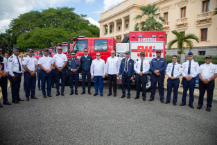 MINPRE y Sistema 911 entregan 12 nuevos camiones de bomberos para fortalecer la capacidad de respuesta a emergencias