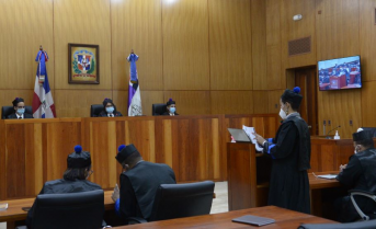 Aplazan medida de coerción contra pasantes médicas vinculadas al caso de actas falsas en Mao