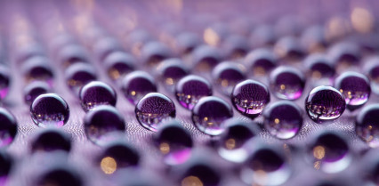 Desarrollo de fármacos - con decenas de miles de minúsculas gotitas en una pequeña placa de cristal