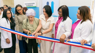 Primera Dama entrega nueva Sala de Infusión Ambulatoria en el Hospital Robert Reid Cabral