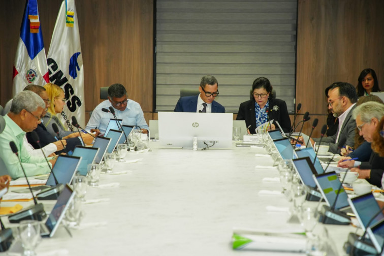 Seguros médicos cubrirán gigantomastia y medicamentos contra VIH, hepatitis B y tuberculosis