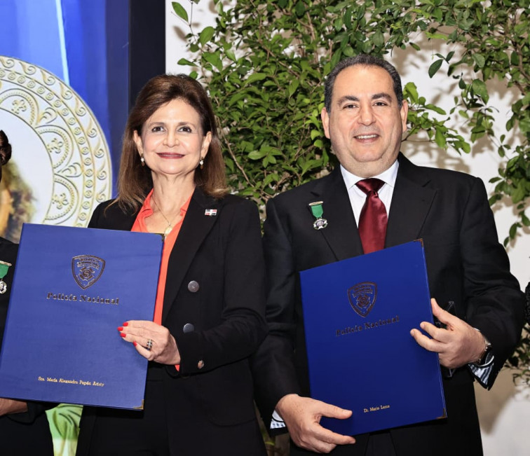 Doctor Mario Lama recibe Medalla al Mérito Policial 2025 por aportes al sistema de salud