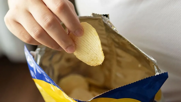 Más ultraprocesados, más riesgo: confirman la relación con el cáncer colorrectal de inicio temprano