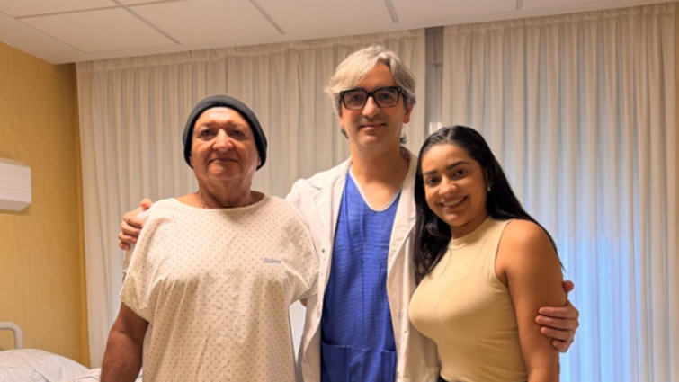 Una cirugía robótica pionera extrae un tumor al paciente sin intubar y en solo un orificio