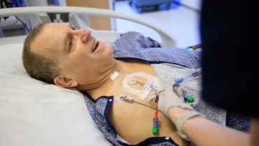 Sobrevivió gracias a un riñón de cerdo: el histórico trasplante que lo mantuvo vivo 271 días