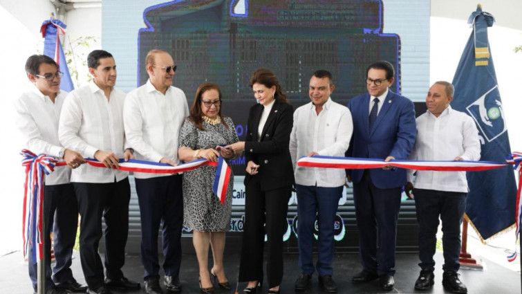 Vicepresidenta Raquel Peña entrega dos centros de salud en Santiago y La Vega