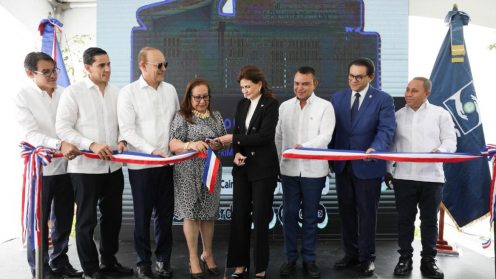Vicepresidenta Raquel Peña entrega dos centros de salud en Santiago y La Vega