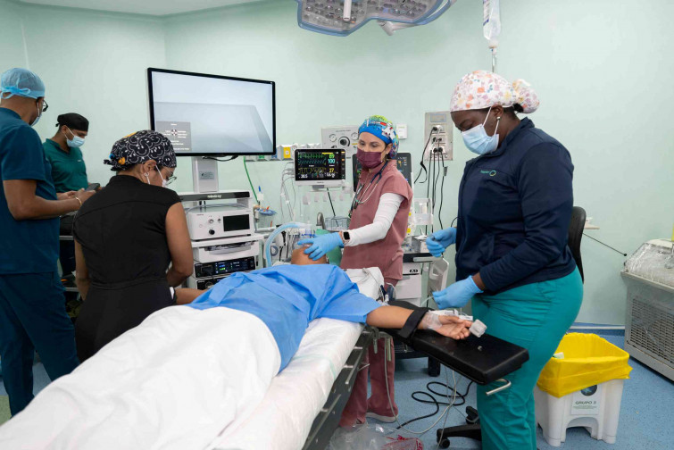 Hospiten posiciona la capital dominicana como epicentro de innovación quirúrgica empleando técnica MILA