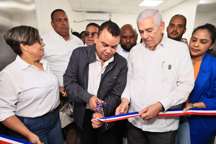 Director del SNS entrega tomógrafo panorámico en el Hospital Inmaculada Concepción de Cotuí