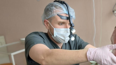 Joven se fractura la laringe por contener un estornudo