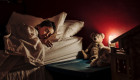 El peligro oculto de dormir con la luz encendida