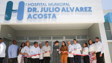 Vicepresidenta Raquel Peña y director del SNS entregan renovado hospital municipal de Castañuelas