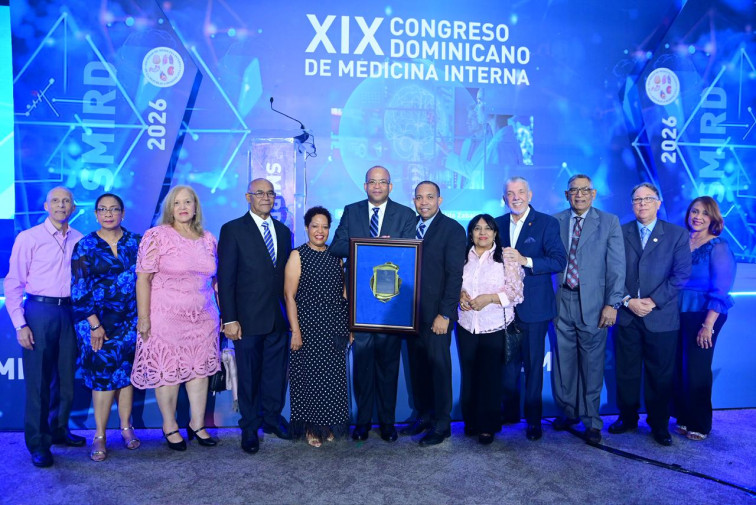 Exaltan al doctor Fausto Hiraldo Zabala por sus aportes a la medicina interna en República Dominicana