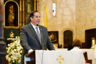 Ministro de Salud Víctor Atallah anuncia nombramiento de 1,115 enfermeras