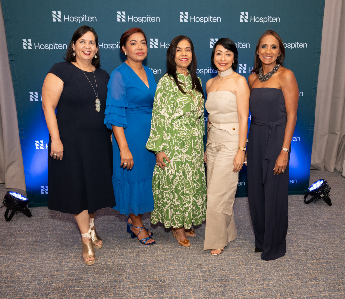 Leandra Cordero, María López, Milena Cabrera, Yesenia Durán y Patricia de Óleo