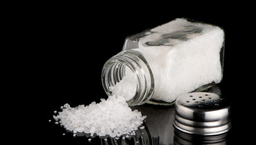 El sodio no solo se encuentra en el salero, también en alimentos no tan salados
