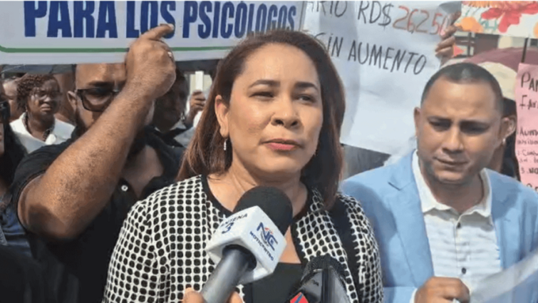 Personal de las Farmacias del Pueblo realiza paro y exige aumento salarial en Promese/Cal
